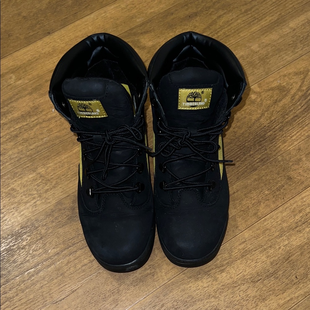 Timberland Dual-Tone Black and Yellow Boots so comfortable. Don’t fit me anymore - Picture 6 of 9